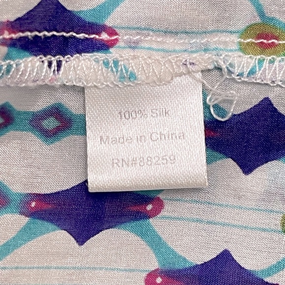 Subtle Luxury Silk Blouse, Sz Small / Medium - Picture 6 of 7